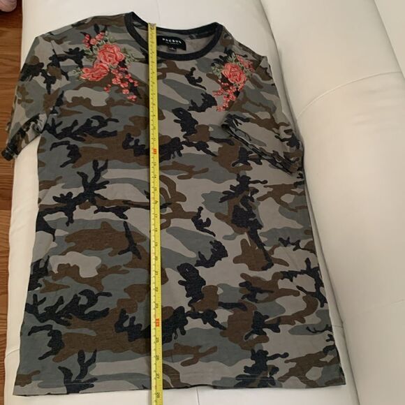 PAC Sun Camouflage Short Sleeve Roses Appliqué T-Shirt Women’s Size M - Picture 5 of 8